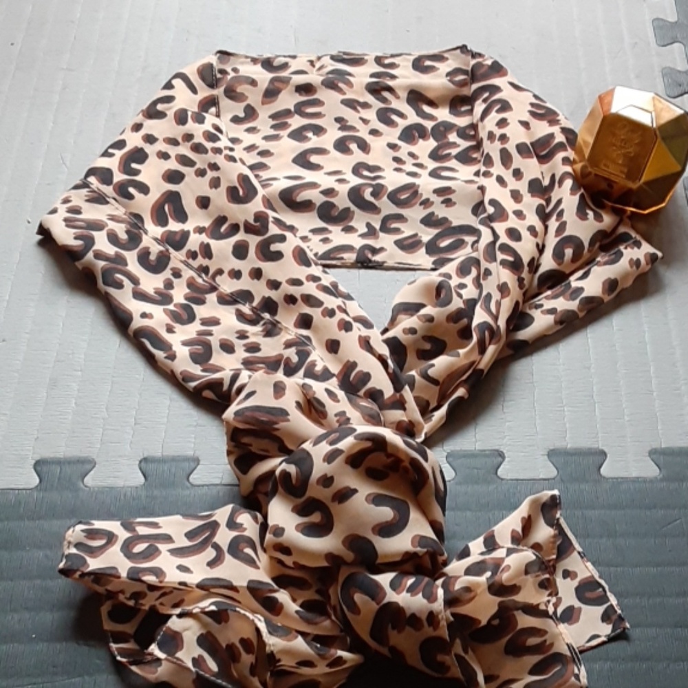 NWOT leopard  Scarf